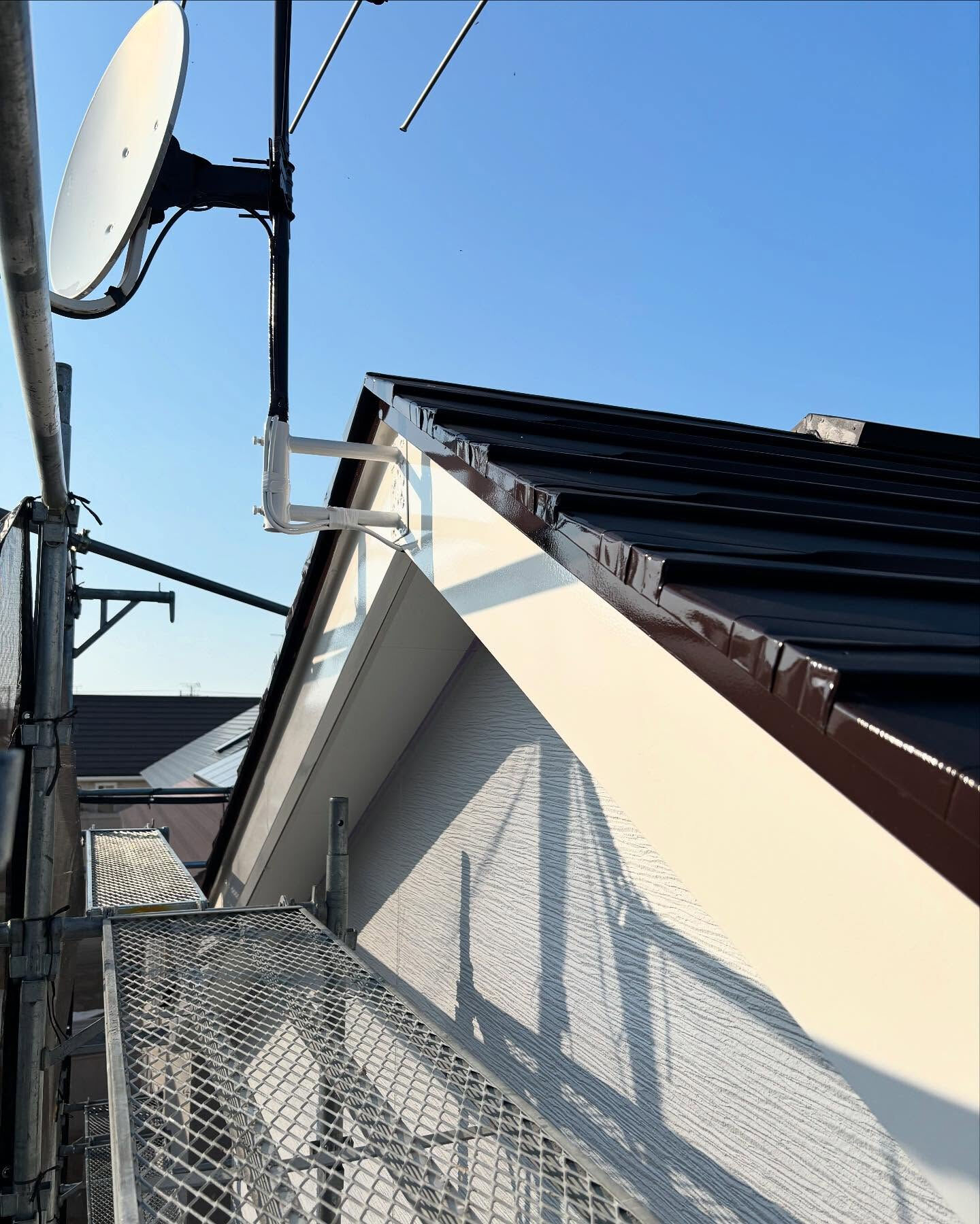 石狩市の樽川にて、私たちの最新の塗装工事が進行中です！✨今回