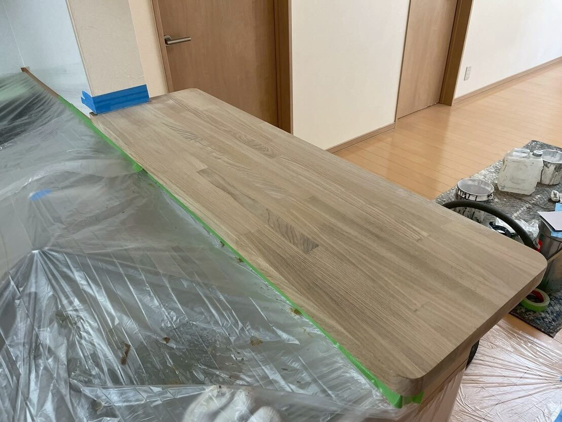🏡✨ 思い出の詰まった家具が、年季とともに色あせてしまうこと