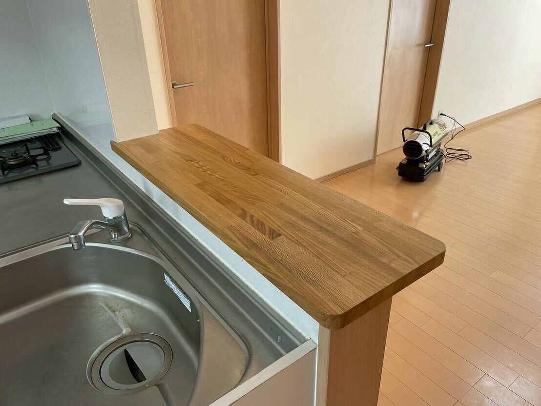🏡✨ 思い出の詰まった家具が、年季とともに色あせてしまうこと