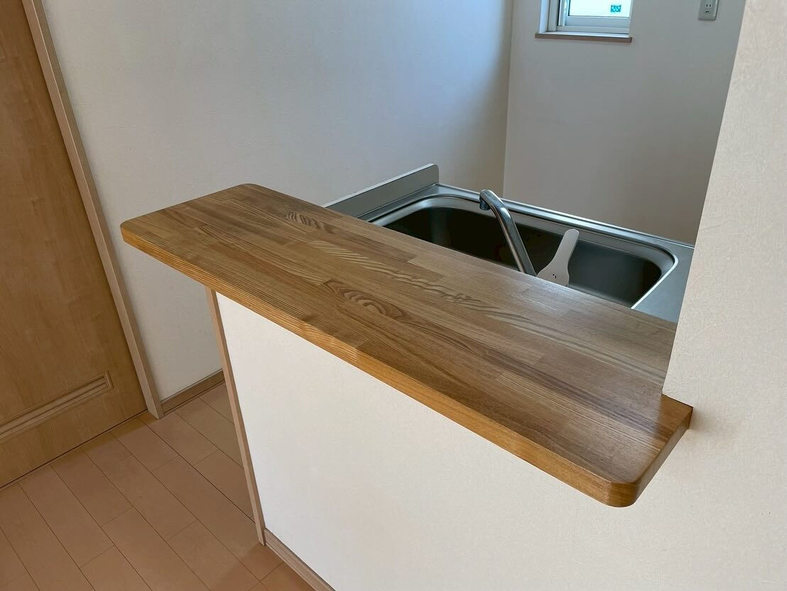 🏡✨ 思い出の詰まった家具が、年季とともに色あせてしまうこと