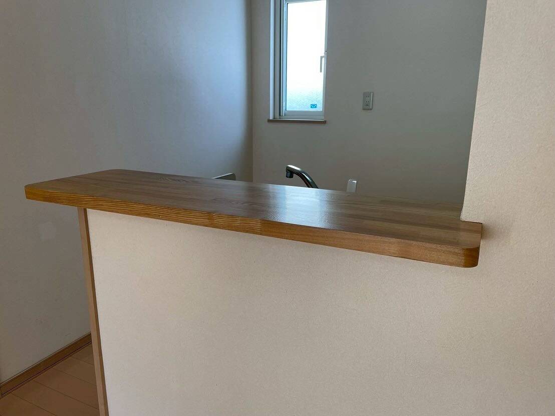🏡✨ 思い出の詰まった家具が、年季とともに色あせてしまうこと