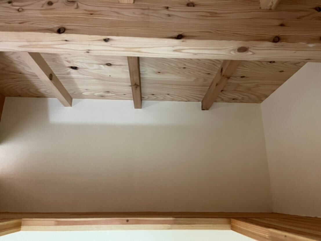 🏡✨ ご紹介します！これは新築工事の内部工事の写真ですが、一