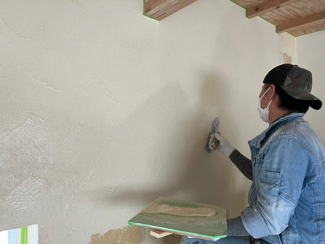 🏡✨ ご紹介します！これは新築工事の内部工事の写真ですが、一