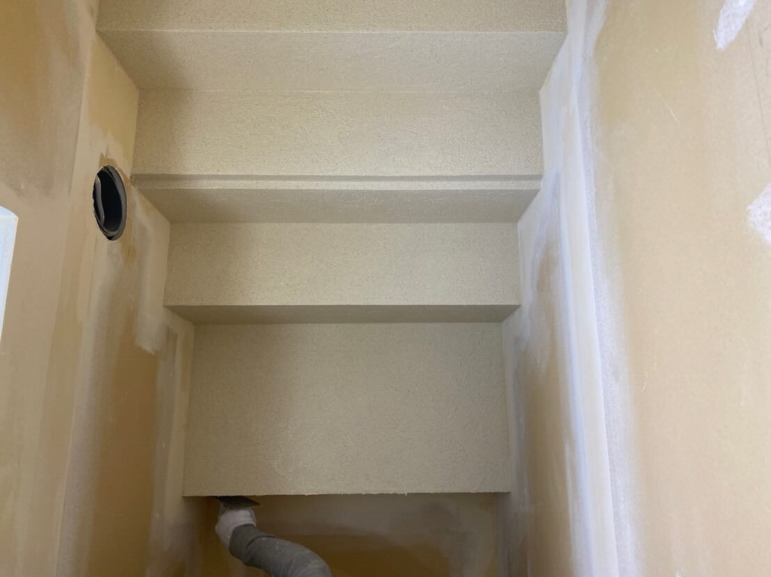 🏡✨ ご紹介します！これは新築工事の内部工事の写真ですが、一